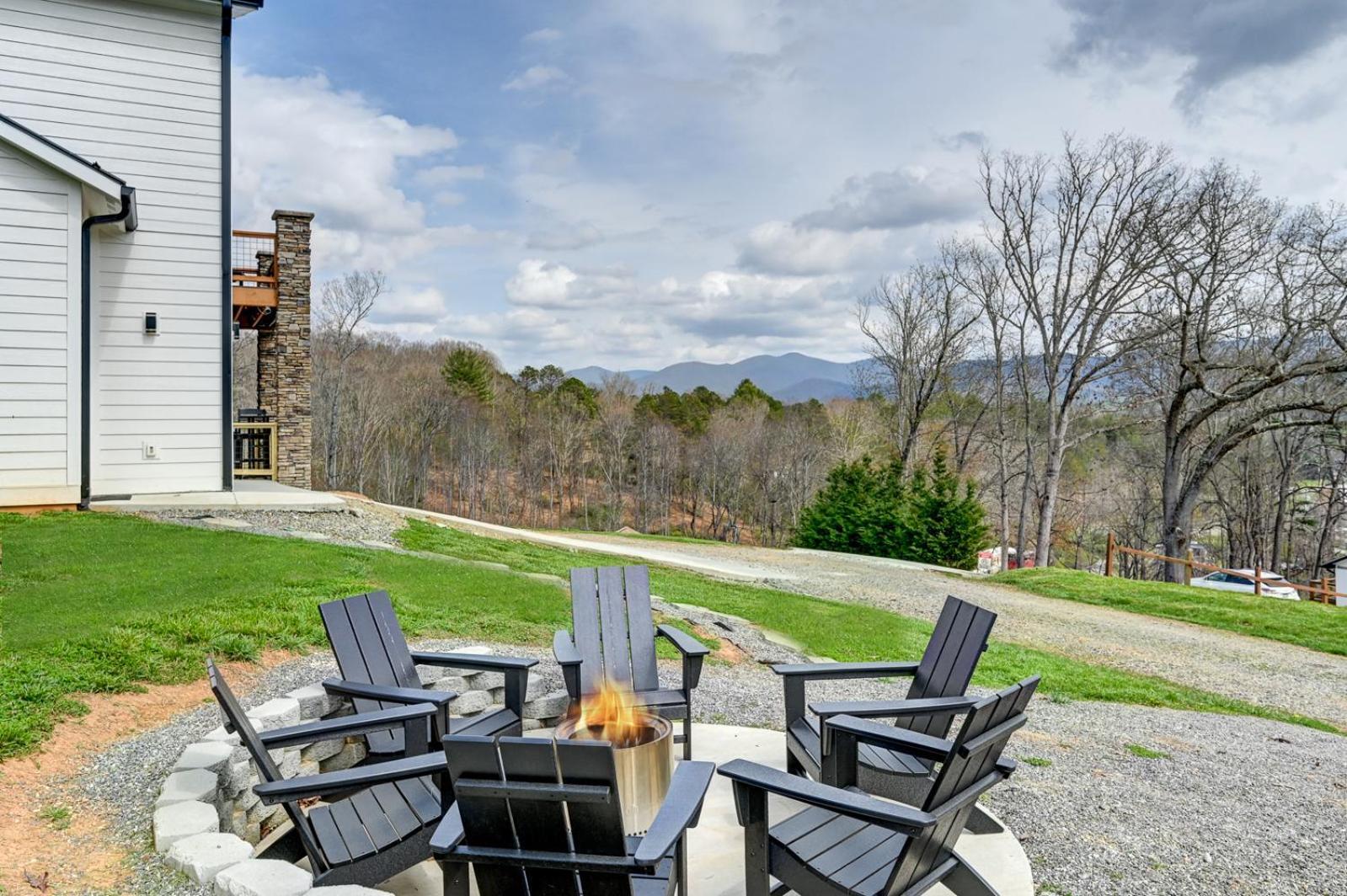 Mon Tresor, Modern Mountain Views With Deck Villa Weaverville Eksteriør bilde